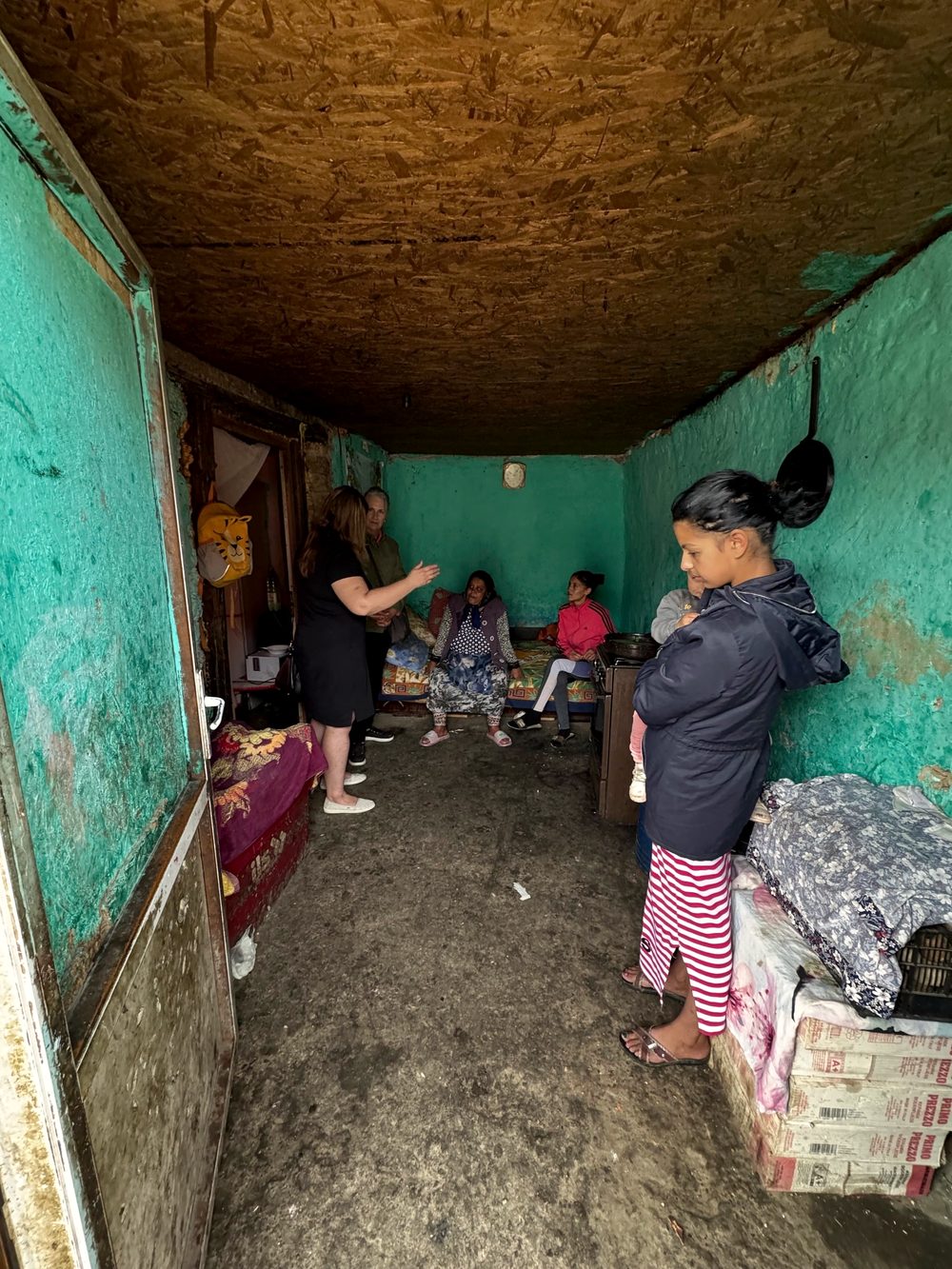 Children with a Kids in Crisis volunteer in Lazareni, Romania